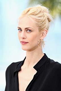 Aymeline Valade
